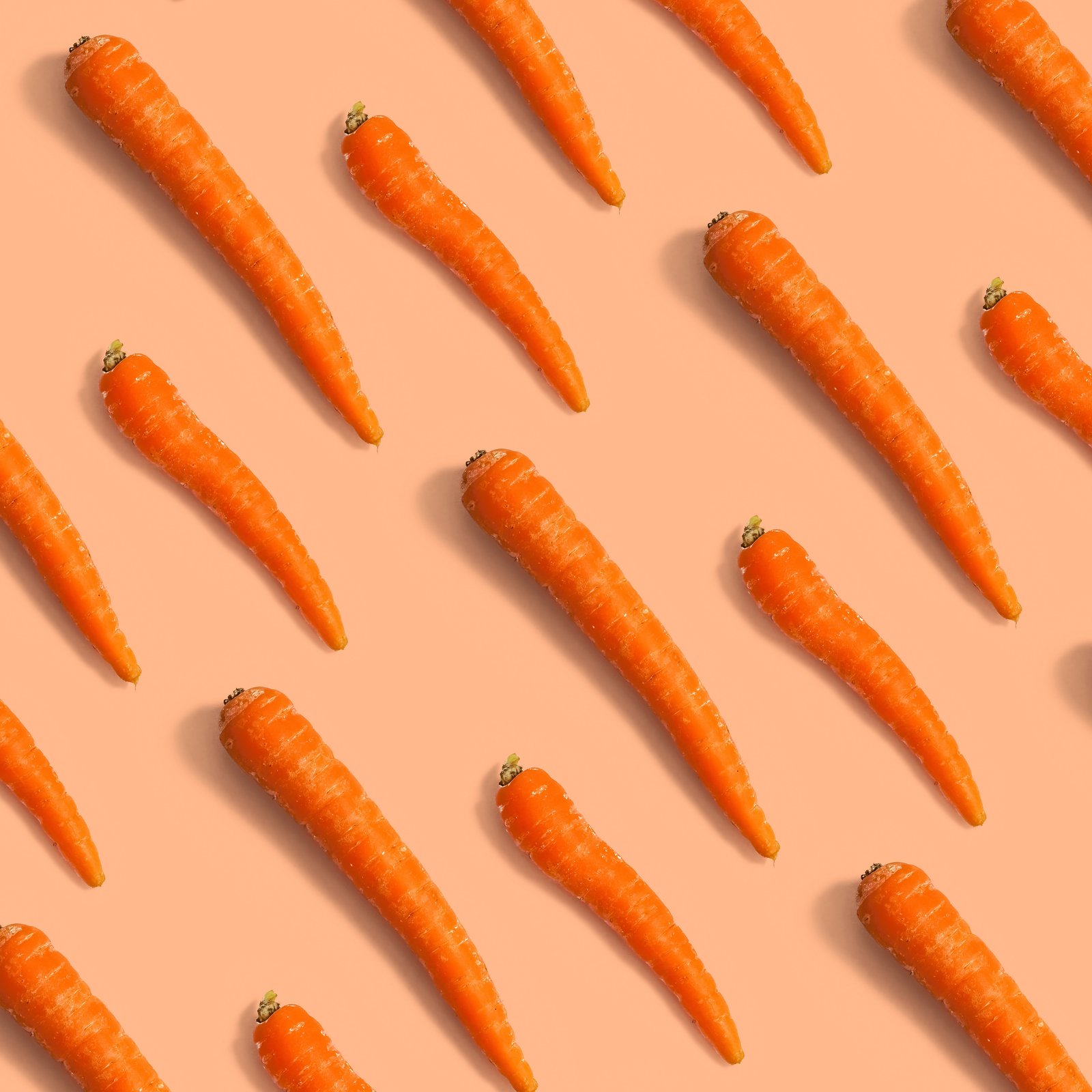 Carottes fraîches disposées en motif